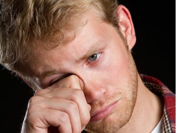 плачущий парень