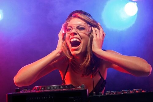 слух и громкая музыка